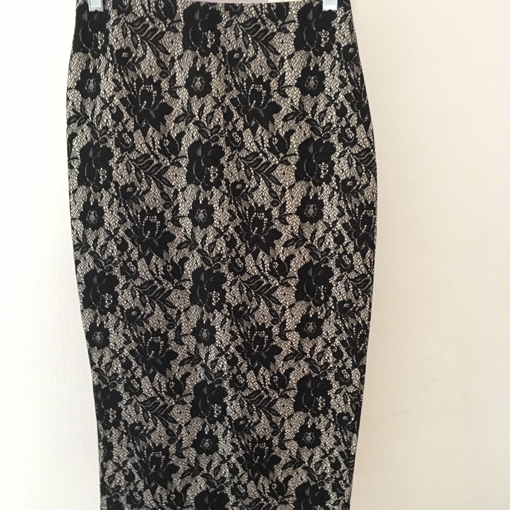 Atmosphere lace pencil skirt w/ slit!